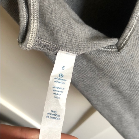 Lululemon tank top. Size 6 - Picture 4 of 4